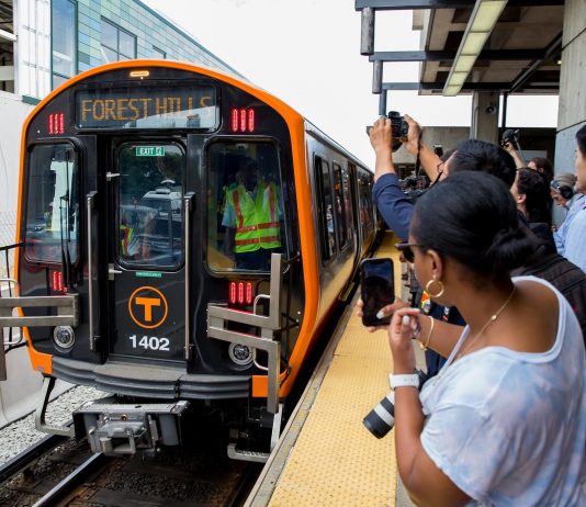 Se inaugura el primer tren Chino en la Orange Line del metro de Boston