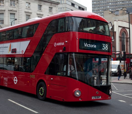 El gobierno del Reino Unido da los primeros pasos para revolucionar su red de autobuses