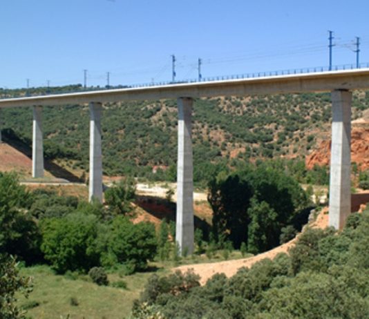 Adif alta velocidad y Reintel renuevan su apuesta por la fibra óptica