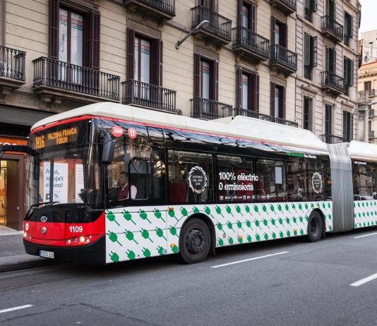 Barcelona amplía su flota de autobuses eléctricos para alcanzar sus objetivos medioambientales