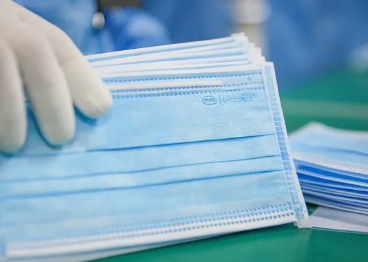 El fabricante de vehículos eléctricos, BYD, producirá 5 millones de máscaras faciales por día en China