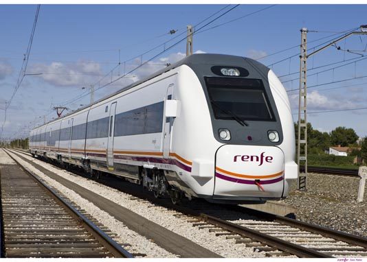 Renfe pone a la venta los billetes de más de 60 servicios de AVE para viajar en 2023