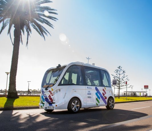 Keolis Downer comienza las pruebas de su lanzadera eléctrica sin conductor en Australia