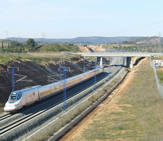Aprobado el paquete de medidas de apoyo al transporte por carretera de viajeros y mercancías en España