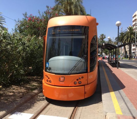 Ferrocarrils de la Generalitat propone reducir las zonas tarifarias del TRAM d’Alacant con una rebaja de precios de hasta el 50% a partir del verano