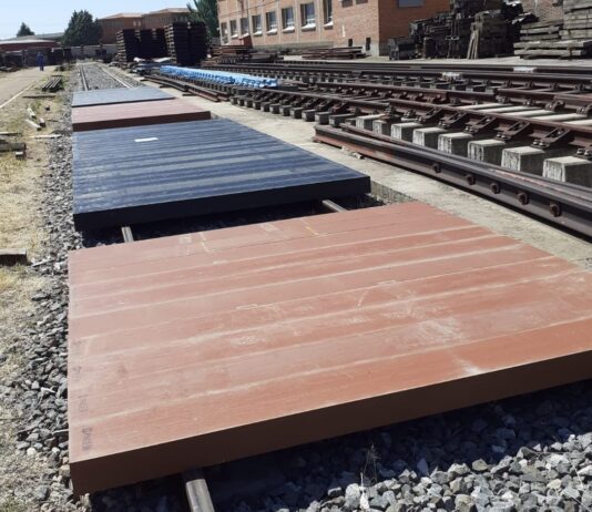 Instalan traviesas plásticas y sintéticas no contaminantes en la red ferroviaria convencional