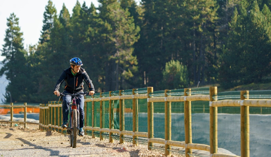 Ferrocarriles de la Generalitat incorpora bicicletas eléctricas en sus estaciones de montaña