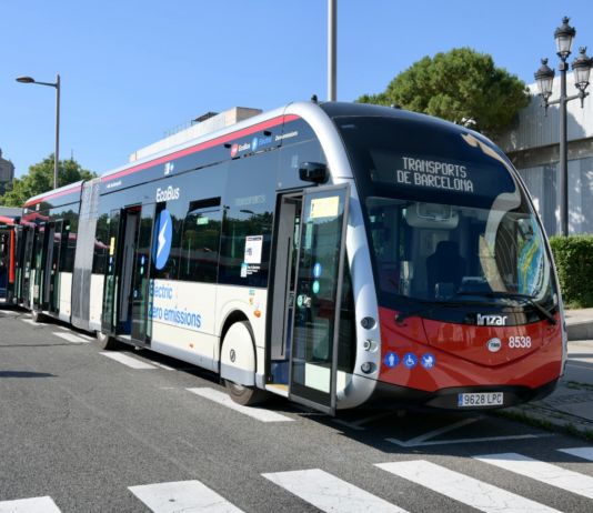 TMB encarga 210 autobuses eléctricos e hébridos para acelerar la descarbonización de la flota