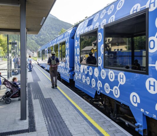 Alstom y Plastic Omniun diseñarán soluciones de almacenamiento de hidrógeno para el ferrocarril