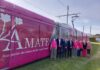 El ‘tranvía rosa’ contra el Cáncer de Mama ya circula en Tenerife