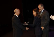 S.M. los Reyes entregan a Emilio García la Mención Especial en Innovación 2022 por su trayectoria profesional en Innovación