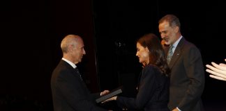 S.M. los Reyes entregan a Emilio García la Mención Especial en Innovación 2022 por su trayectoria profesional en Innovación