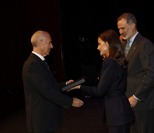 S.M. los Reyes entregan a Emilio García la Mención Especial en Innovación 2022 por su trayectoria profesional en Innovación