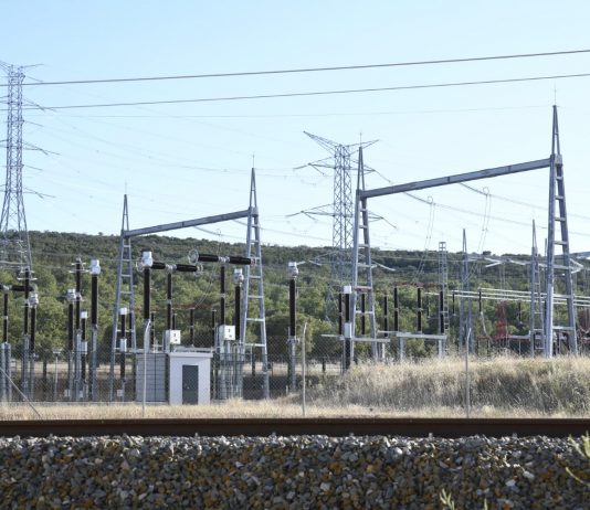 Adif y Adif AV refuerzan la disponibilidad de la tracción eléctrica en sus redes