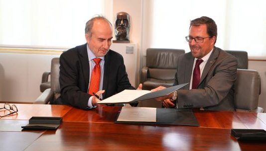 Renfe y la Empresa de Ferrocarriles del Estado de Chile firman un acuerdo de cooperación para estudiar futuras colaboraciones