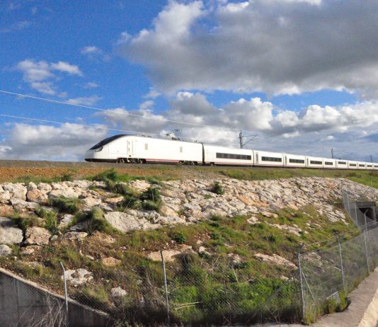 Los trenes Talgo Avril podrán circular en servicio comercial en el mes de noviembre
