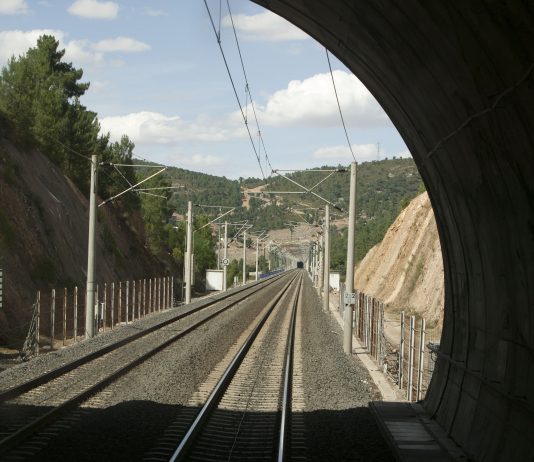 Adif AV acelera la renovación de la LAV Madrid-Sevilla: activa más obras de electrificación y avanza en todos los ámbitos