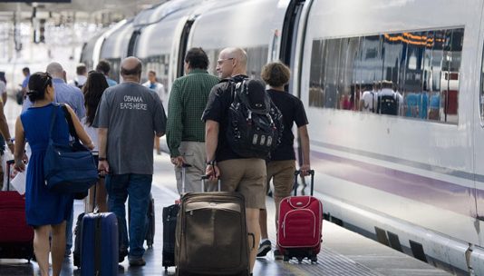 Renfe ofrece un millón y medio de plazas y más de 5.000 trenes para facilitar la movilidad en el puente de agosto