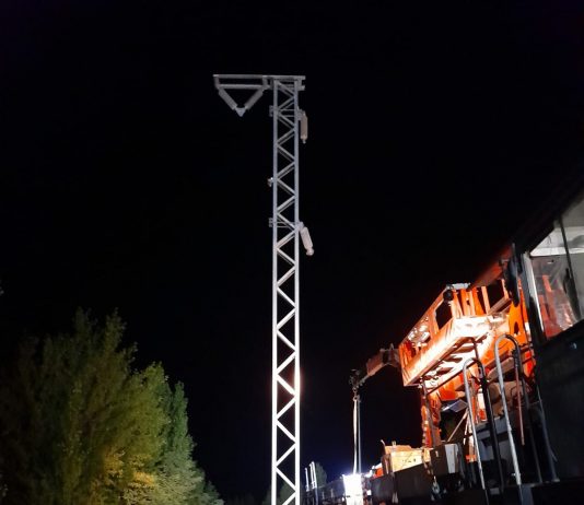 Adif avanza en la electrificación de la Zaragoza-Teruel-Sagunt: inicia la colocación de los elementos de la futura catenaria