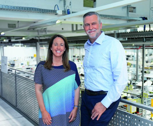 Pilz y Pintsch refuerzan su asociación de desarrollo con un contrato marco de suministro – cooperación a largo plazo para soluciones ferroviarias digitales