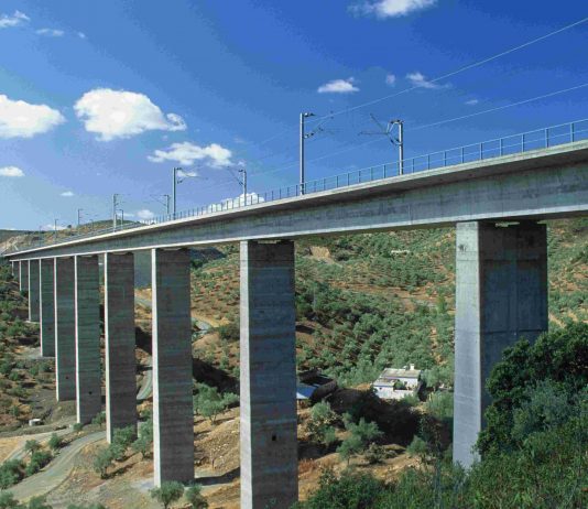 Adif supera otro hito en la renovación integral de la LAV Madrid-Sevilla: finaliza la actuación en 9 viaductos de Sierra Morena