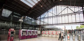 Renfe invierte 1,8 millones en la renovación de las máquinas autoventa EVA y cartelería digital de sus centros de servicios