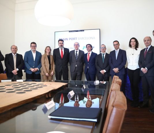 Adif y el Port de Barcelona lanzan la sociedad Train Port Barcelona para impulsar el transporte de mercancías