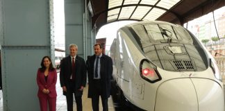 Óscar Puente viaja entre Madrid y A Coruña en el nuevo AVE S106, que se pondrá en servicio el 21 de mayo