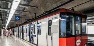 TMB retira el darrer tren de la sèrie 2000 que quedava en circulació al metro de Barcelona