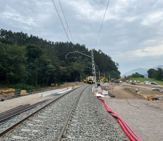 Adif recupera la circulación de la línea a Santander tras completar las obras más complejas en la duplicación de un tramo de la red convencional