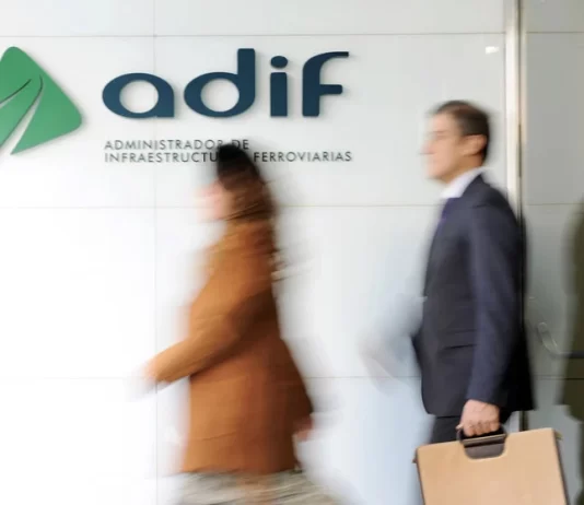 Adif reestructura su dirección para reforzar la operativa ferroviaria y la atención al cliente