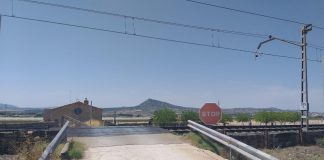 Adif adjudica por 7,4 millones de euros las obras de supresión de dos pasos a nivel en Caudete (Albacete) y Villena (Alicante)