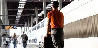 Los viajeros puntúan con un 8,7 Adif Acerca, el servicio que facilita la accesibilidad en estaciones ferroviarias