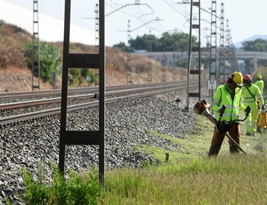 Adif reactiva su Plan de Prevención contra Incendios en la vía y sus proximidades