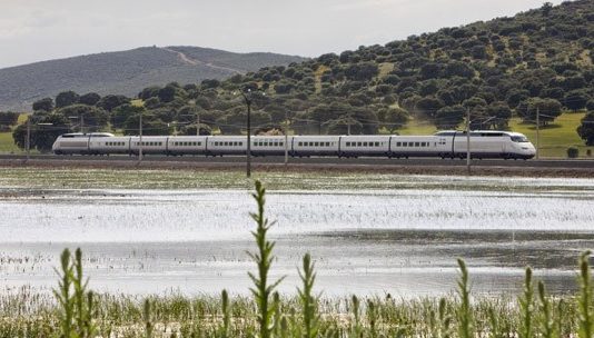Renfe lidera la movilidad sostenible en España con una reducción histórica de emisiones y consumo energético