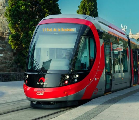 Salida de fabrica del tranvía Urbos número 1.000